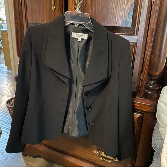 Jones Studio Jackets & Blazers - Jones Studio black blazer/jacket
